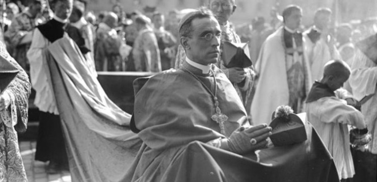 Cardinal Pacelli kneeling before God