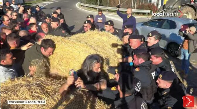 Italian Farmers protest the imposition of Taxes upon Agricultural Diesel